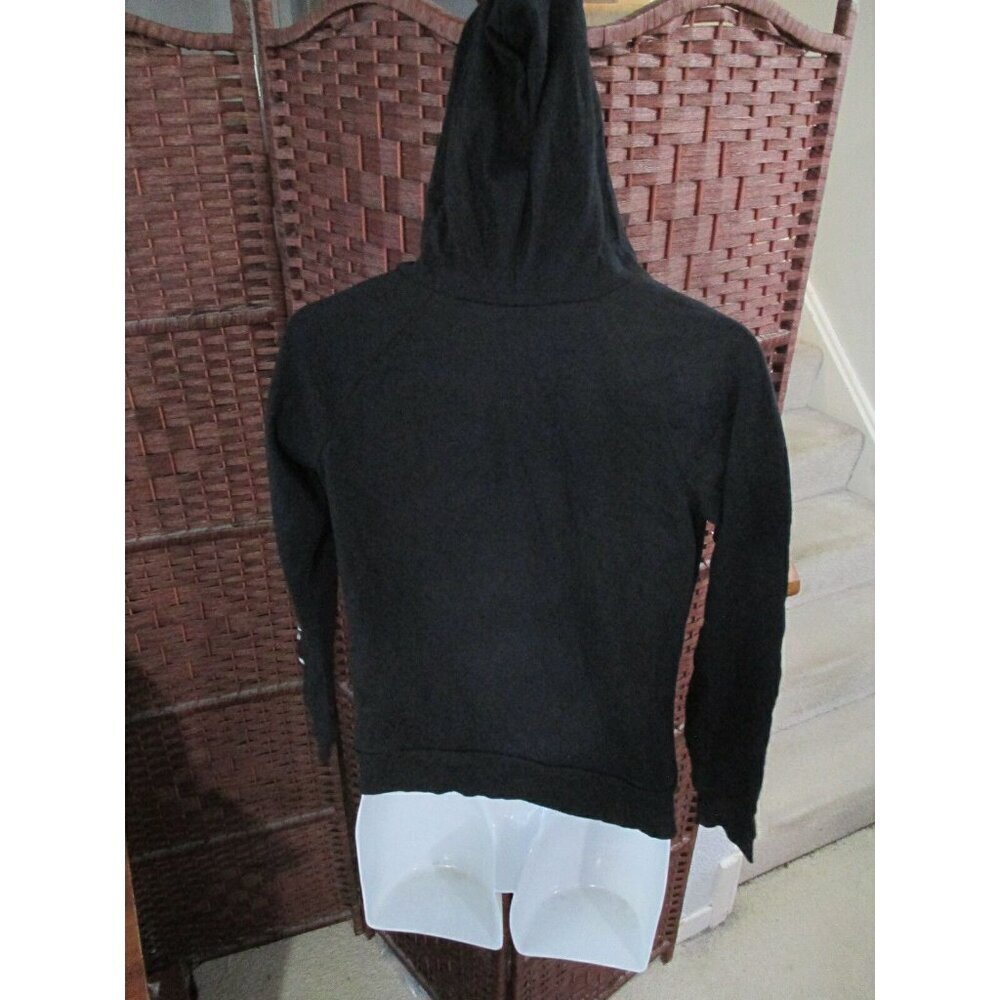 NWT Friends TV Show Hoodie Girls Junior Size Medium Jennifer Aniston - Picture 2 of 4